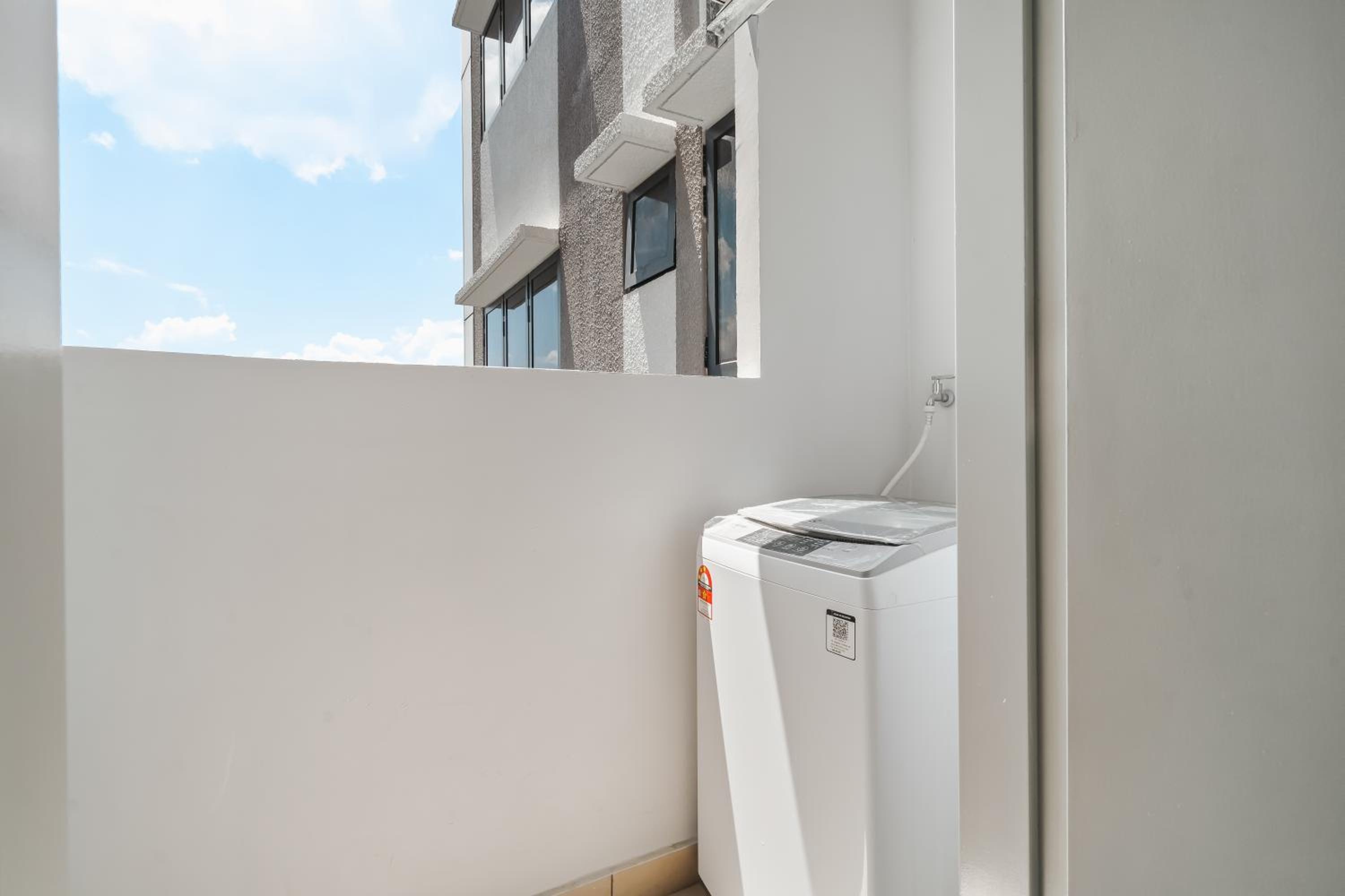 4BR Luscious Room M Vertica Near MRT by RumaBnB
