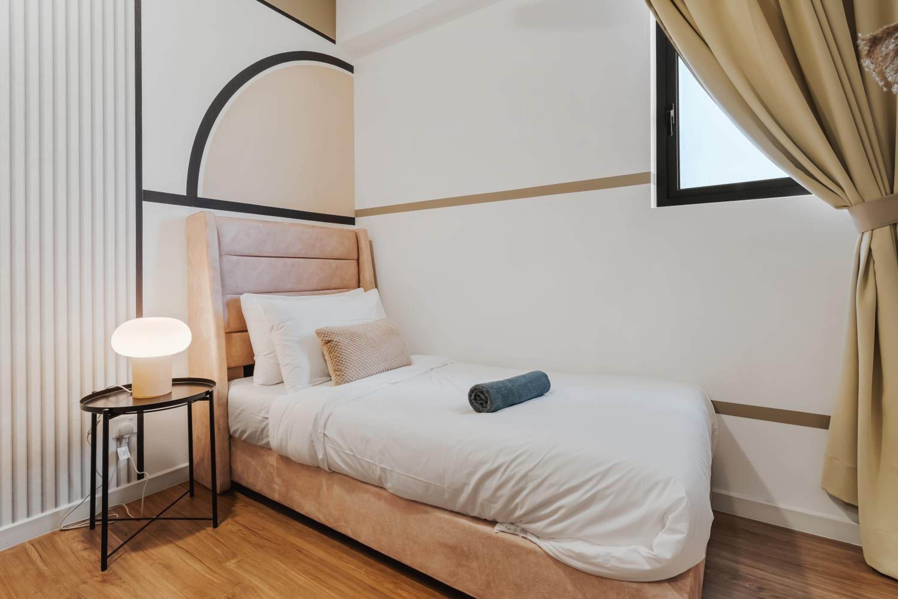4BR Luscious Room M Vertica Near MRT by RumaBnB