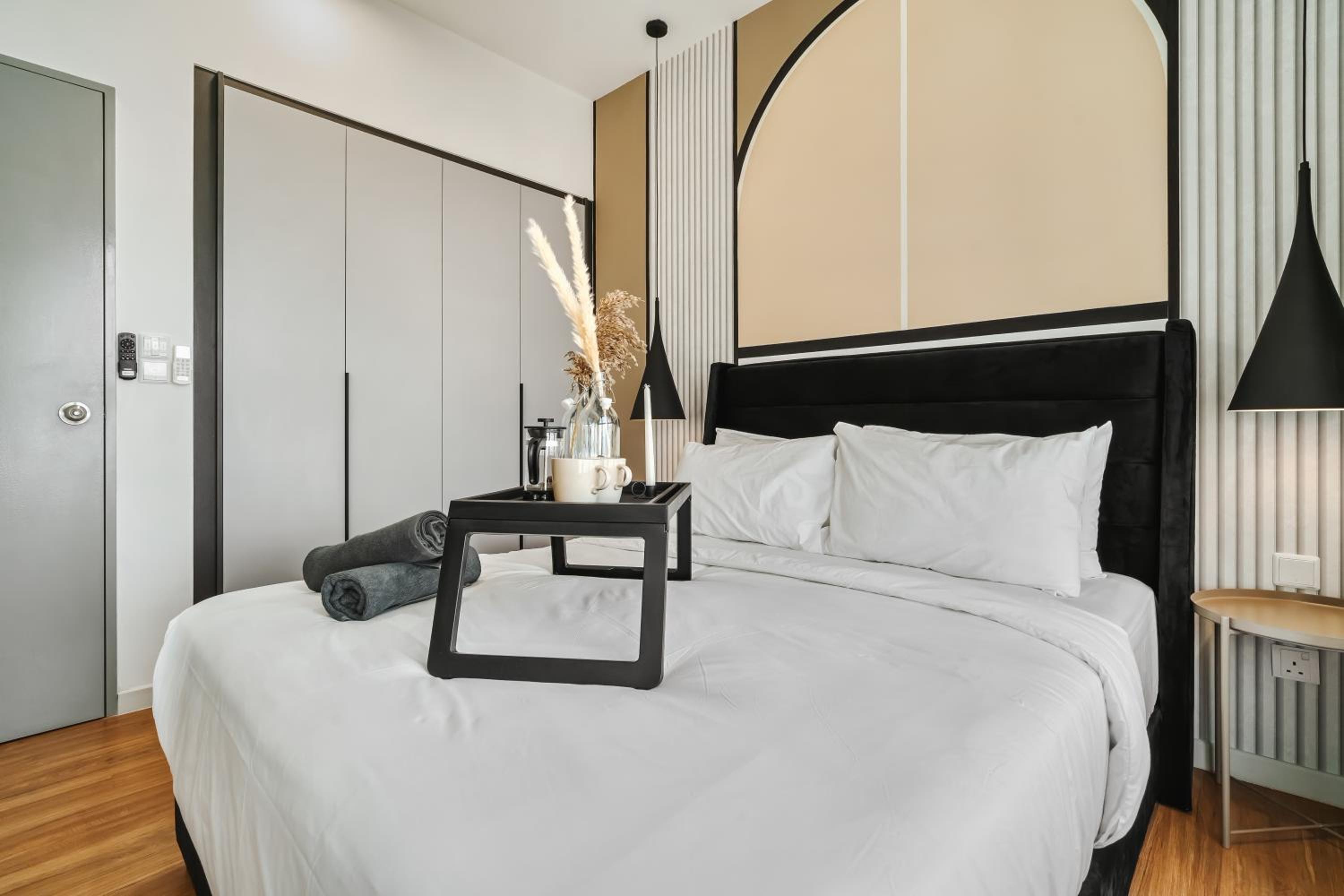 4BR Luscious Room M Vertica Near MRT by RumaBnB