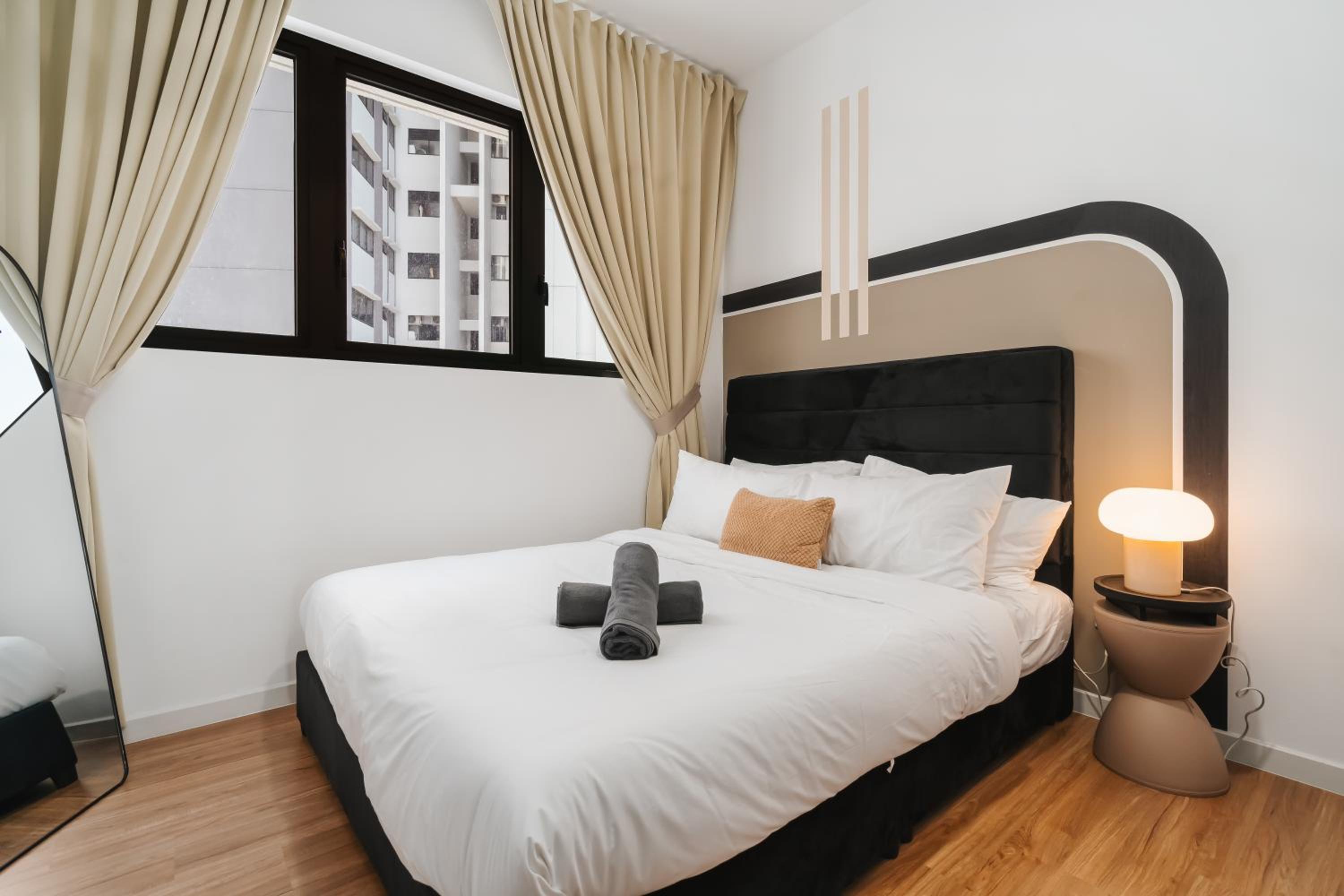 4BR Luscious Room M Vertica Near MRT by RumaBnB