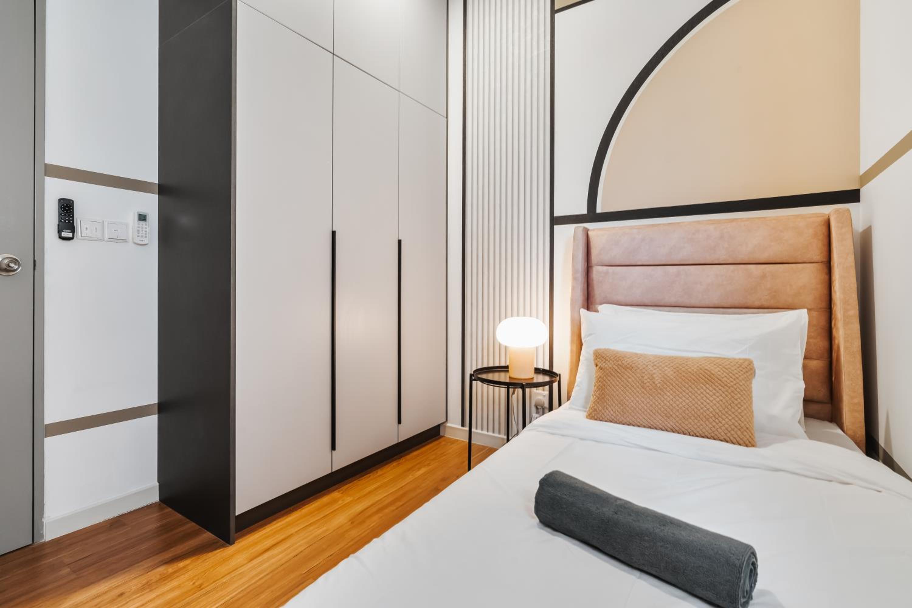 4BR Luscious Room M Vertica Near MRT by RumaBnB