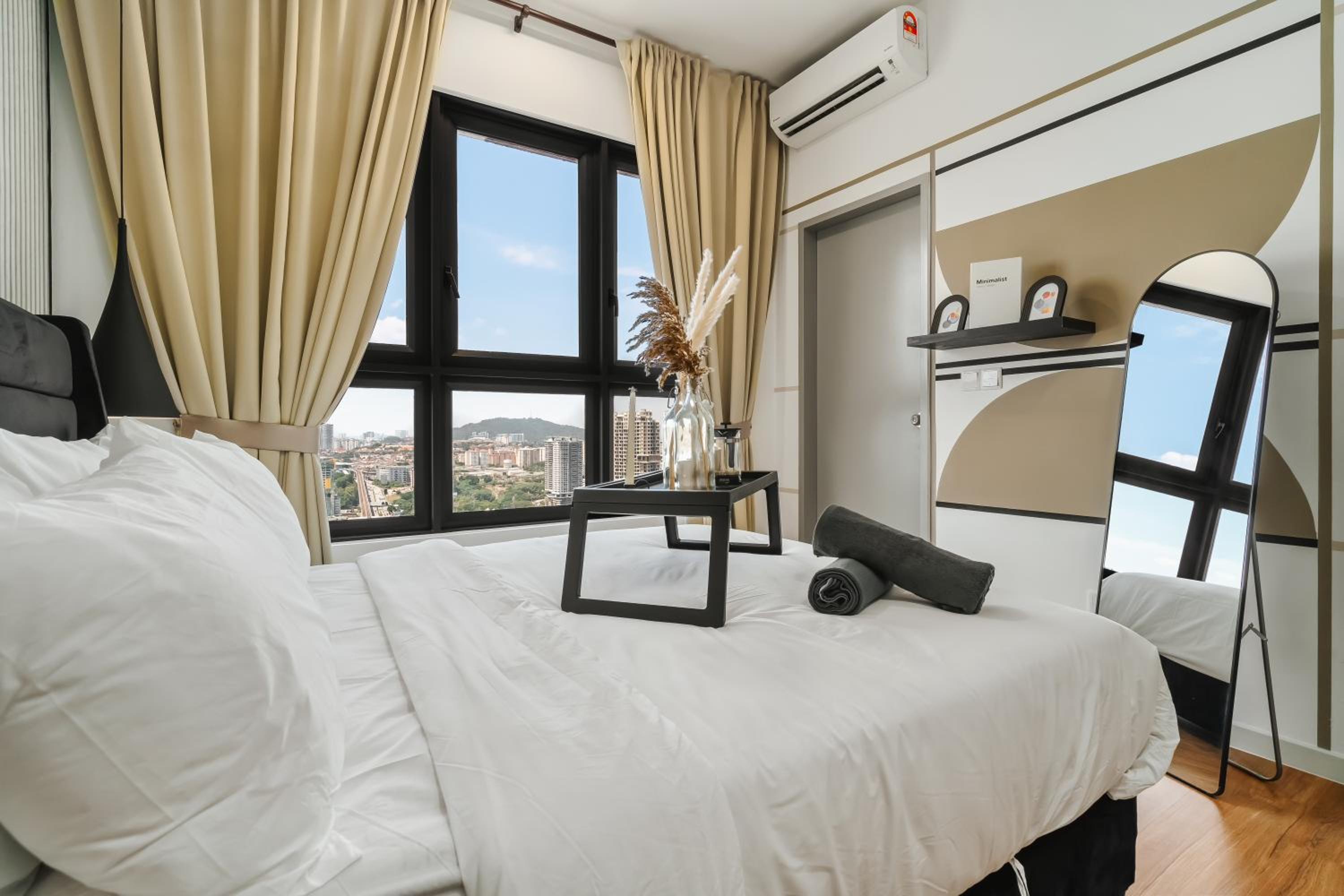 4BR Luscious Room M Vertica Near MRT by RumaBnB