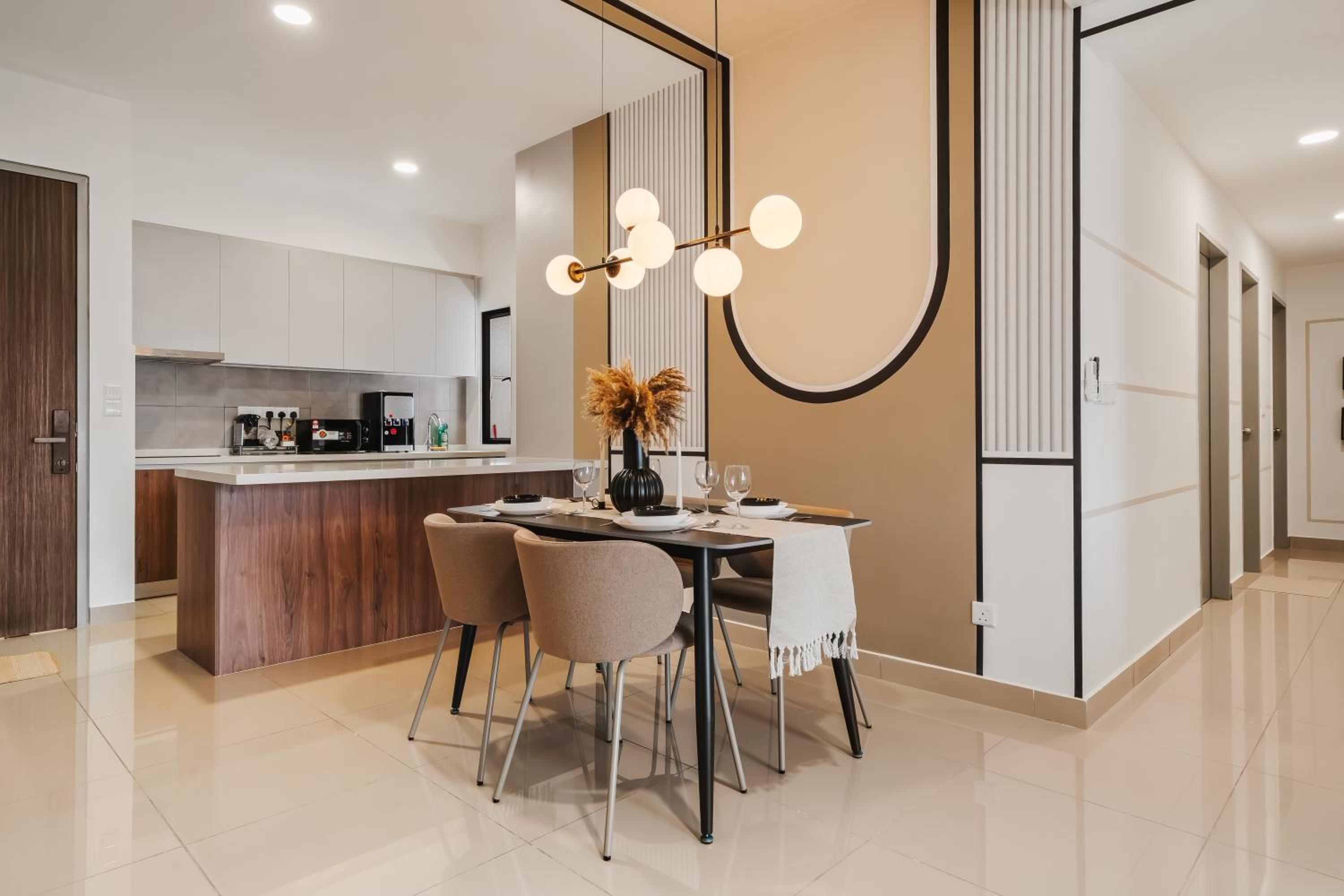 4BR Luscious Room M Vertica Near MRT by RumaBnB