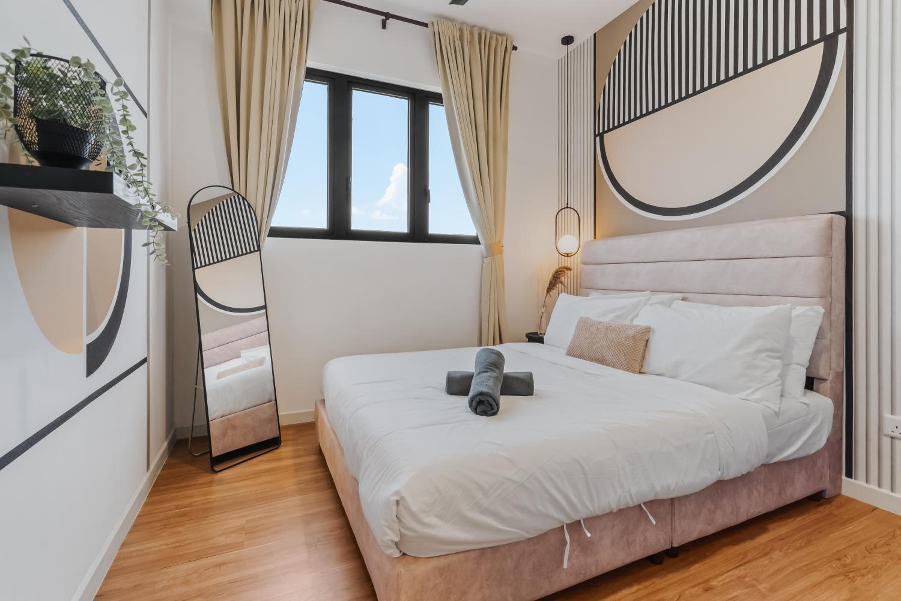 4BR Luscious Room M Vertica Near MRT by RumaBnB