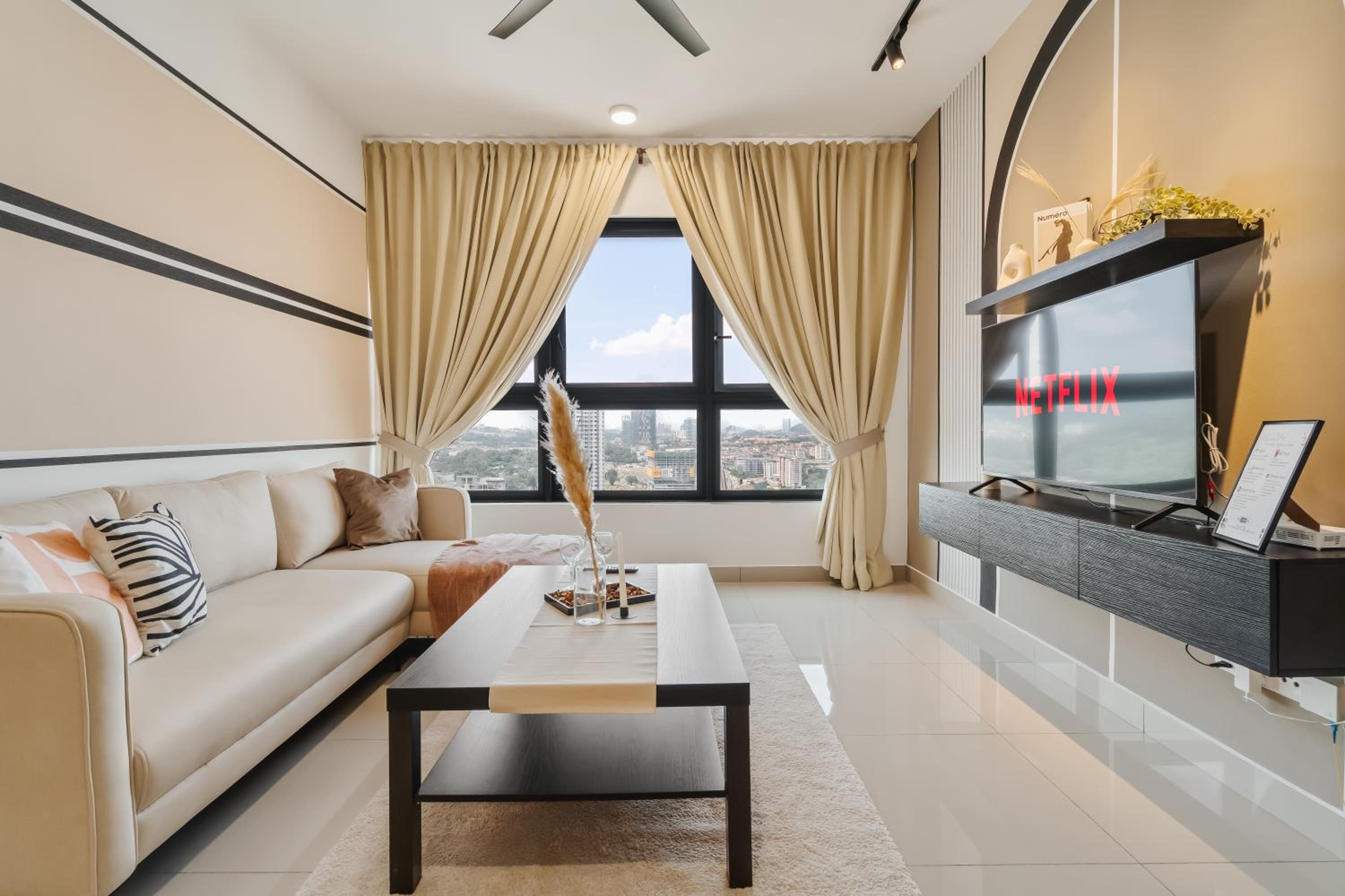 4BR Luscious Room M Vertica Near MRT by RumaBnB