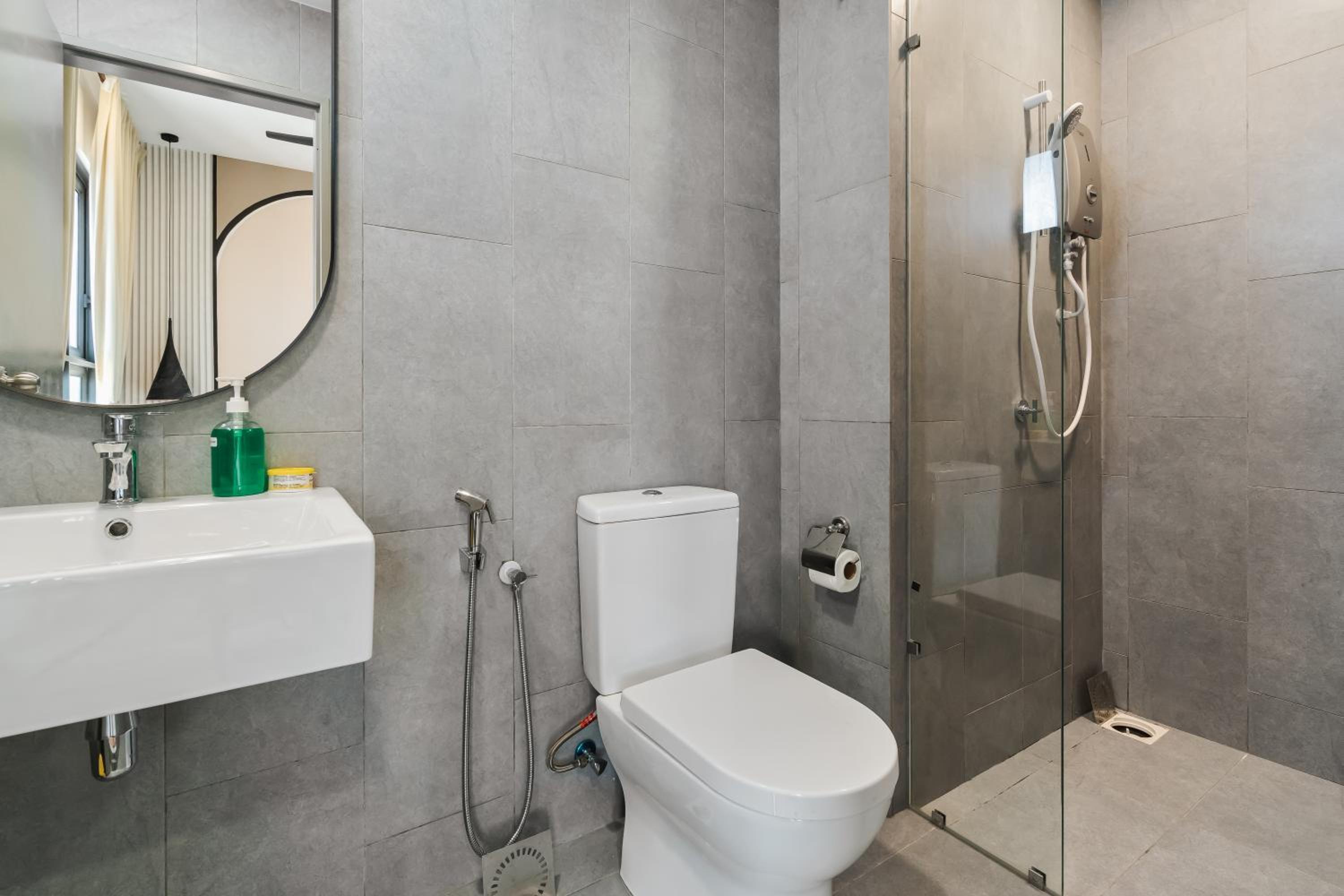 4BR Luscious Room M Vertica Near MRT by RumaBnB