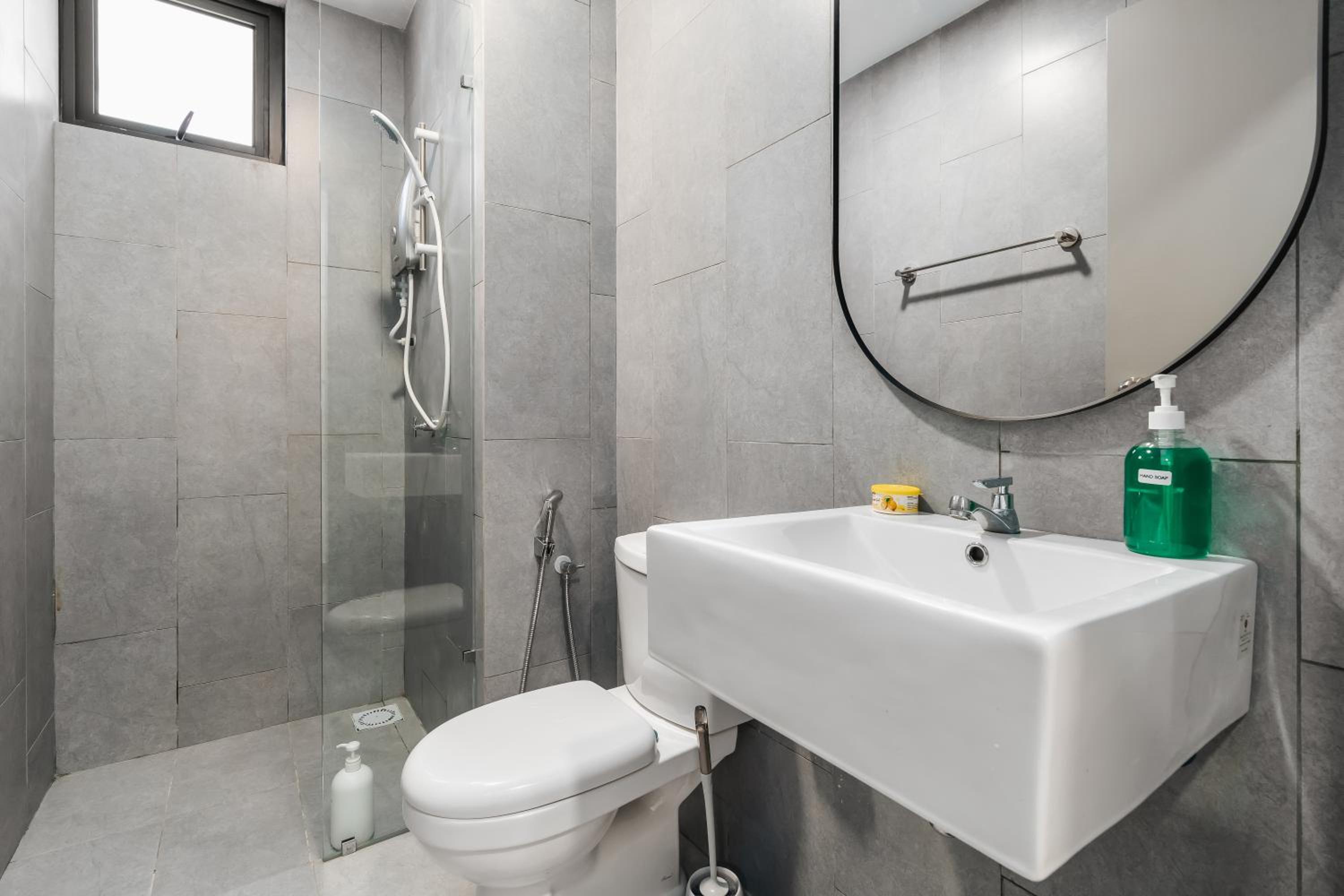 4BR Luscious Room M Vertica Near MRT by RumaBnB