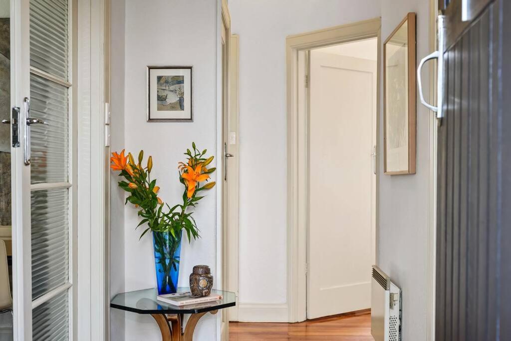 A1 Art Deco 2 Bedroom Apt Sleeps 5 Nimmo1