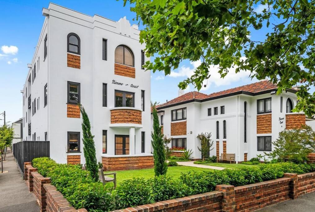 A1 Art Deco 2 Bedroom Apt Sleeps 5 Nimmo1