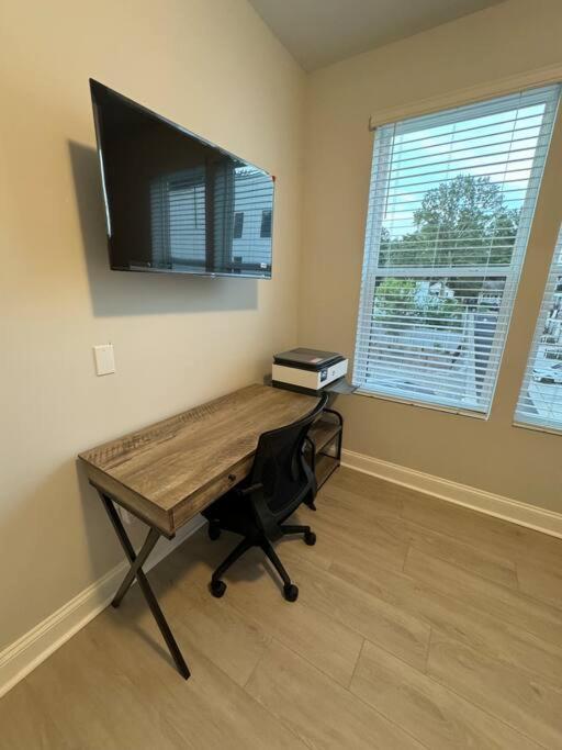 NEW Luxury Condo, Rooftop Terrace, EV Charger! view 2