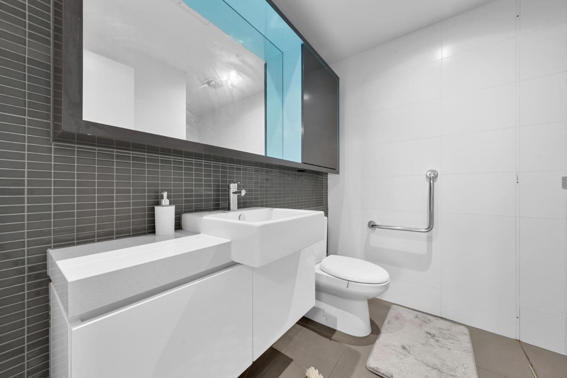 Parkview Apartment in Parkville