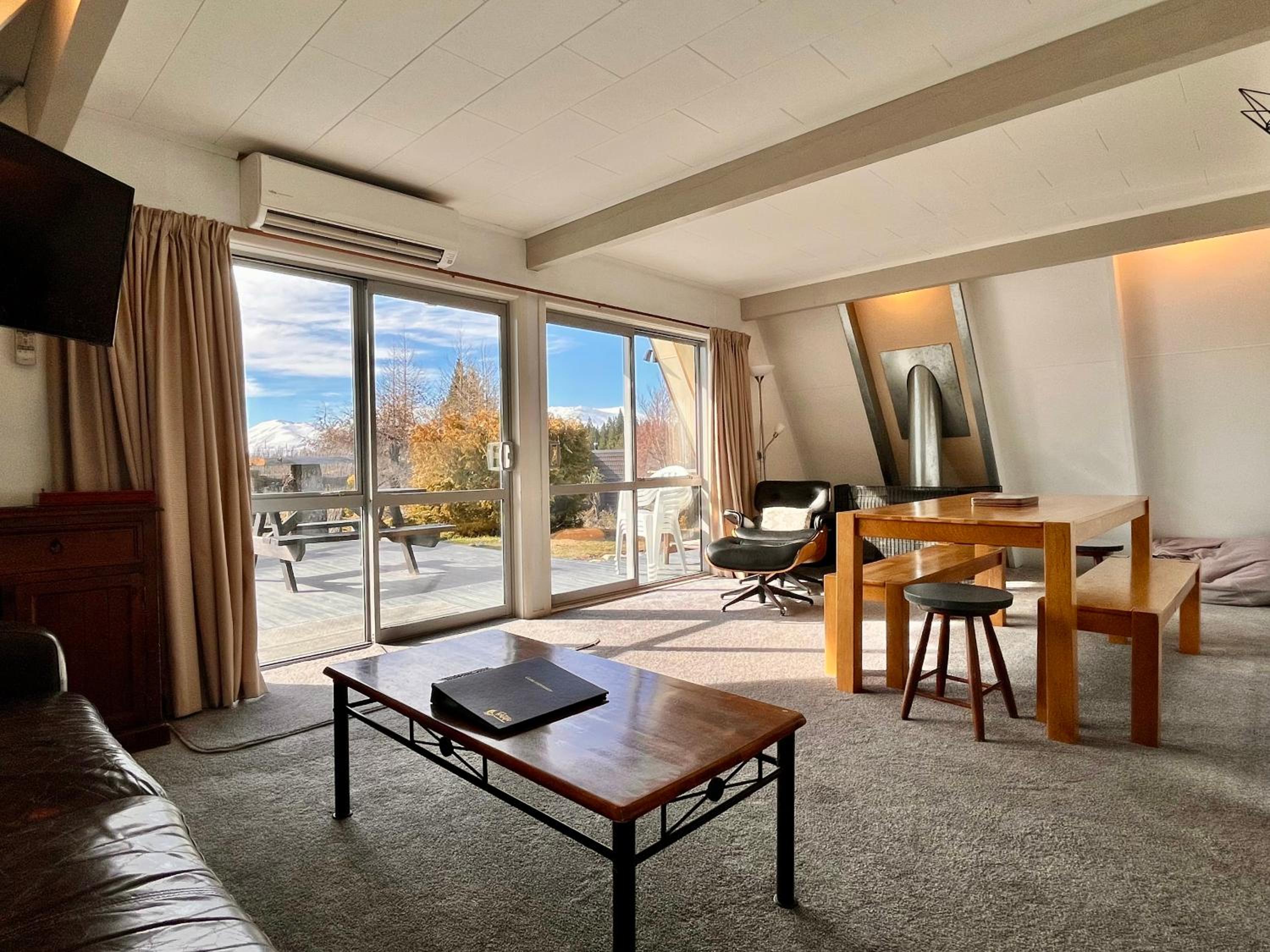 Fox Chalet - Lake Tekapo view 4