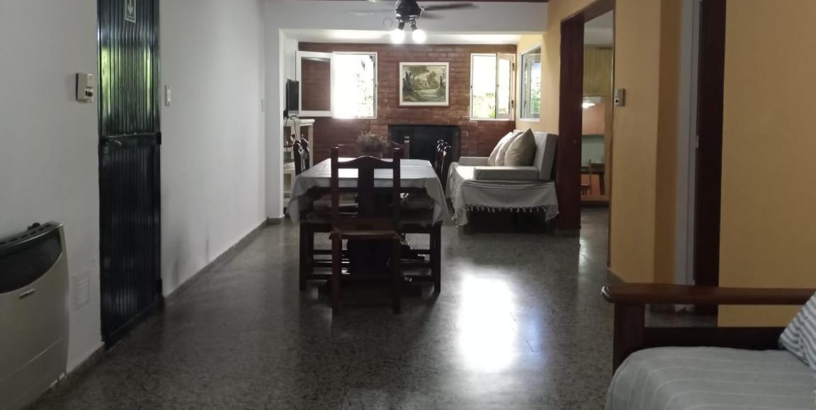 - Casa Jacarandá- quincho, garaje-consultá mascota -50 mts de la avenida principal