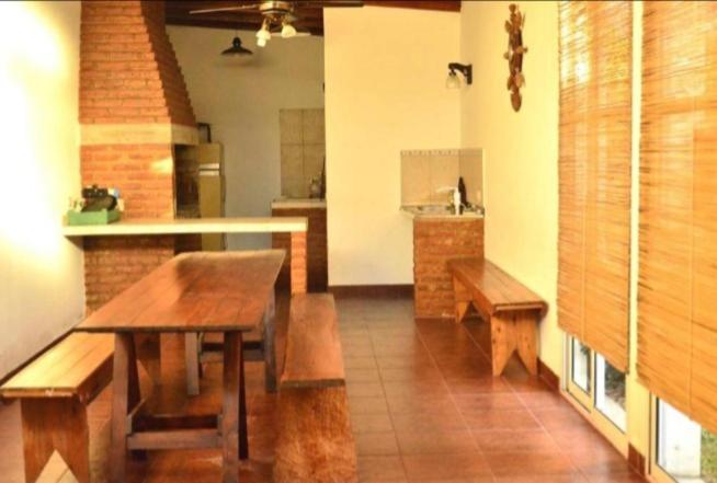 - Casa Jacarandá- quincho, garaje-consultá mascota -50 mts de la avenida principal
