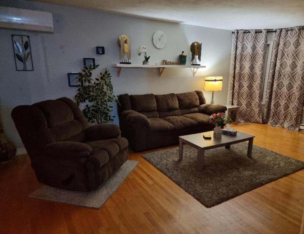 2 bhk for rent in Dieppe near Airport