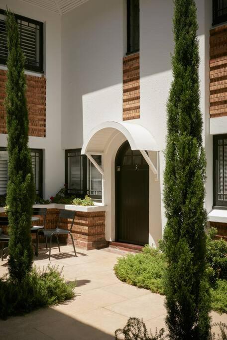 Boutique Art Deco Apt, Beach, Park, Shops, Cafes F1