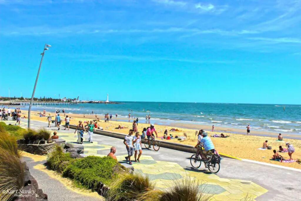 Boutique Art Deco Apt, Beach, Park, Shops, Cafes F1