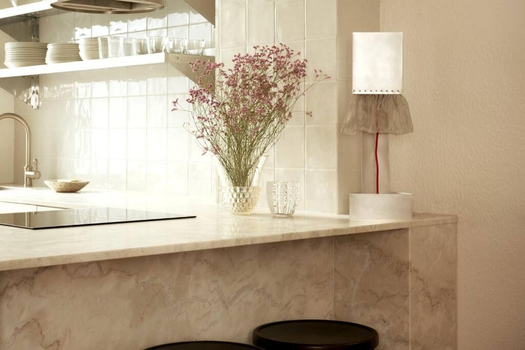 Boutique Art Deco Apt, Beach, Park, Shops, Cafes F1