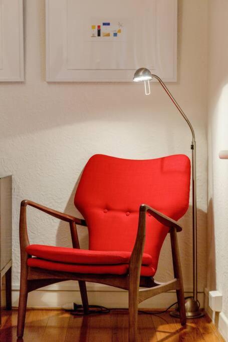 Boutique Art Deco Apt, Beach, Park, Shops, Cafes F1