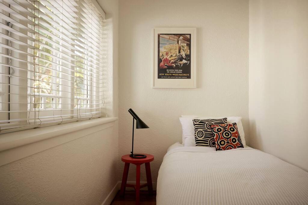 Boutique Art Deco Apt, Beach, Park, Shops, Cafes F1