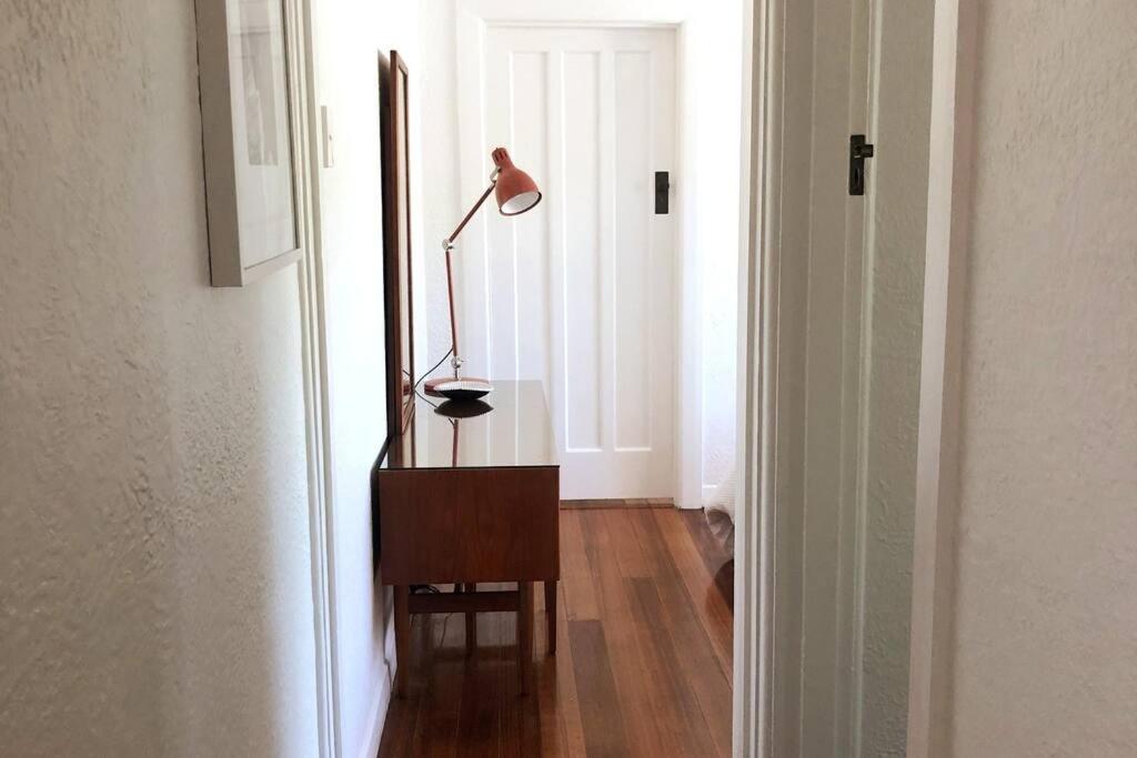 Boutique Art Deco Apt, Beach, Park, Shops, Cafes F1