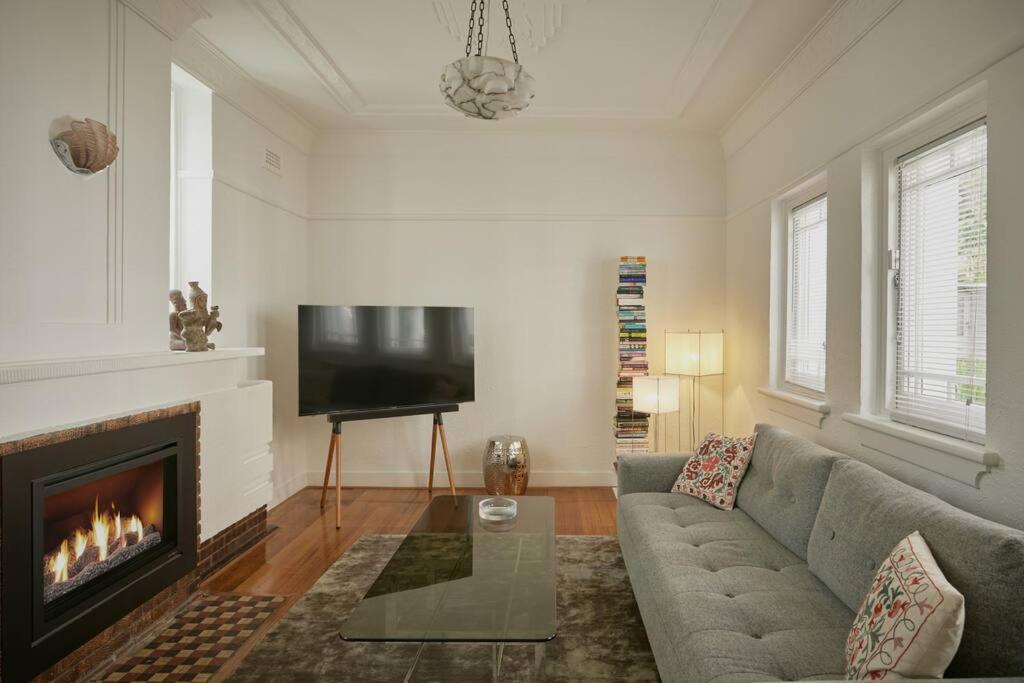Boutique Art Deco Apt, Beach, Park, Shops, Cafes F1