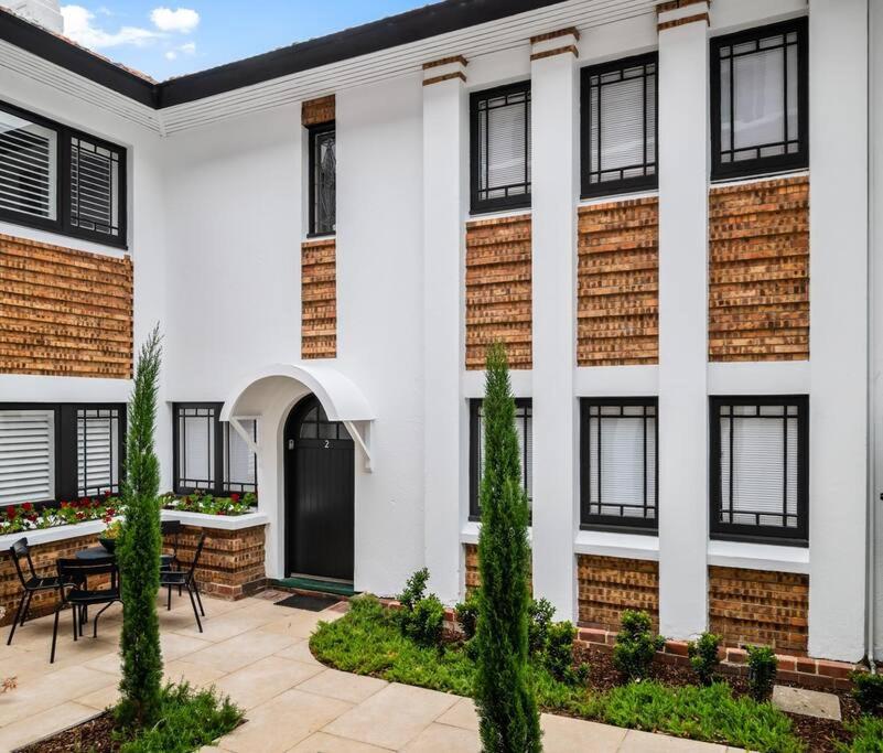 Boutique Art Deco Apt, Beach, Park, Shops, Cafes F1