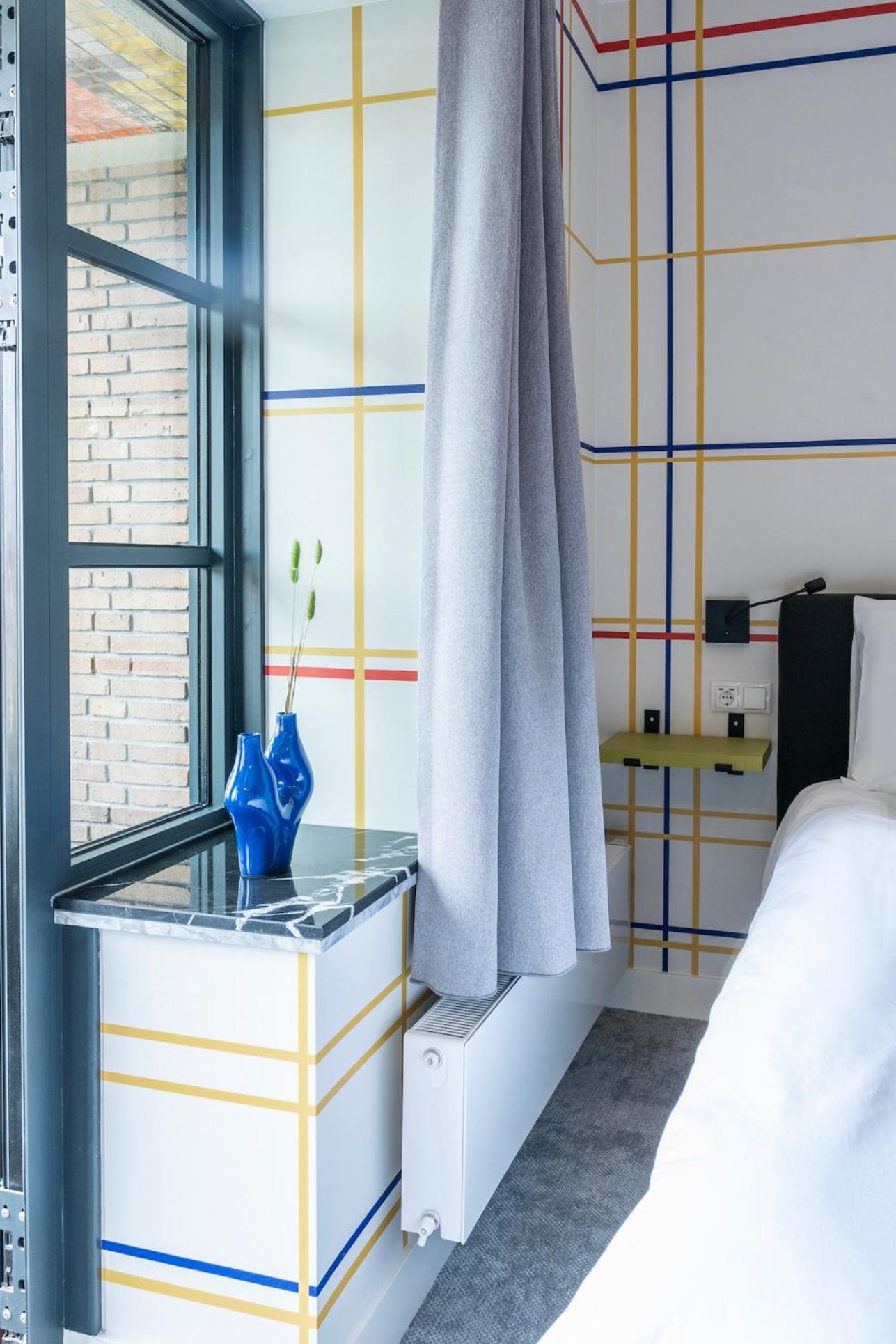 Modern Hotel Central Tilburg, Balcony & Kitchen