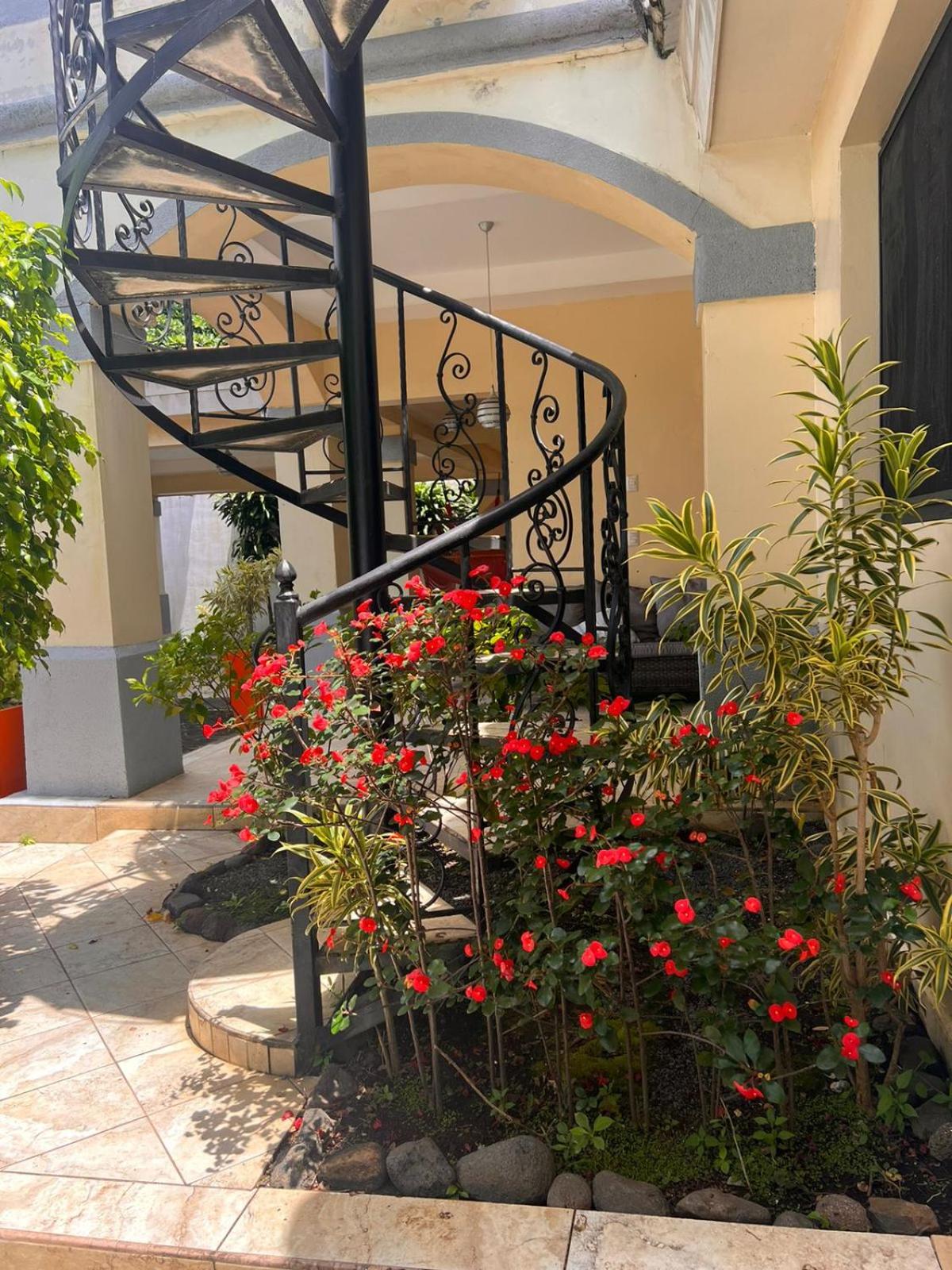 Apartamento con piscina view 2