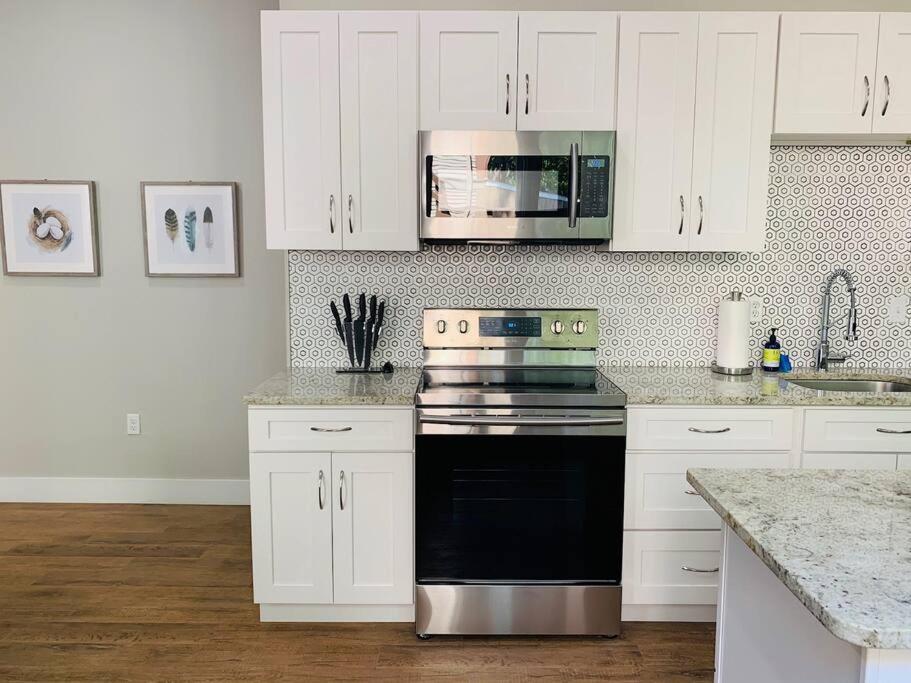 Be A Nomad - Near Downtown - Bottom Renovated view 5