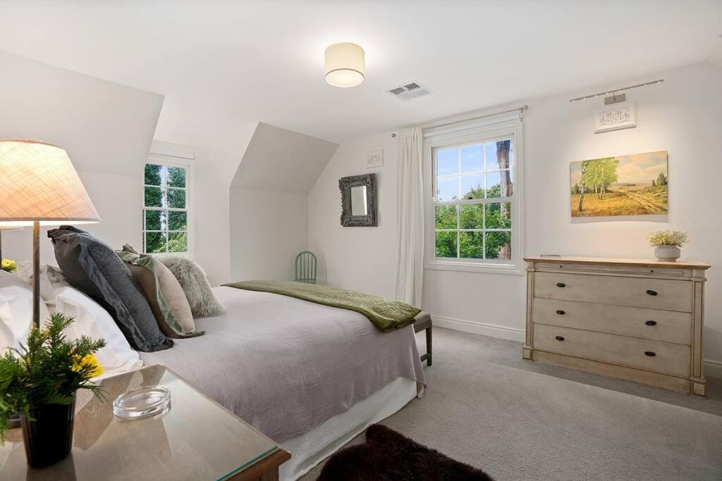 The Croft - Enchanting Bowral stone cottage