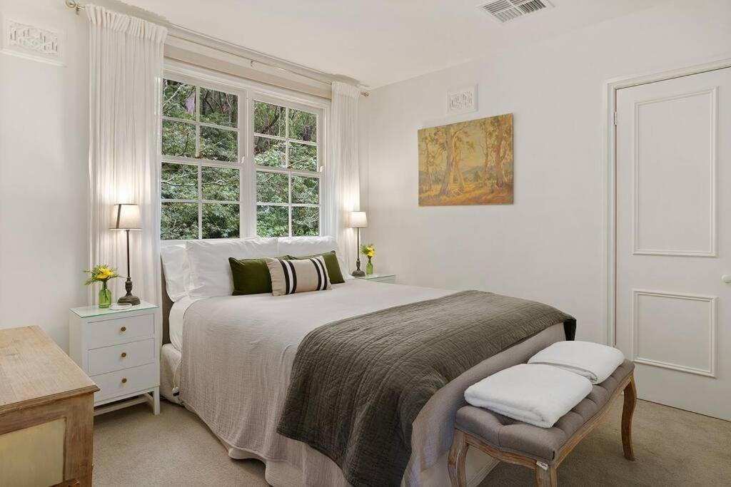 The Croft - Enchanting Bowral stone cottage