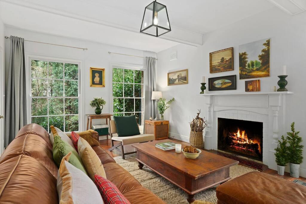 The Croft - Enchanting Bowral stone cottage