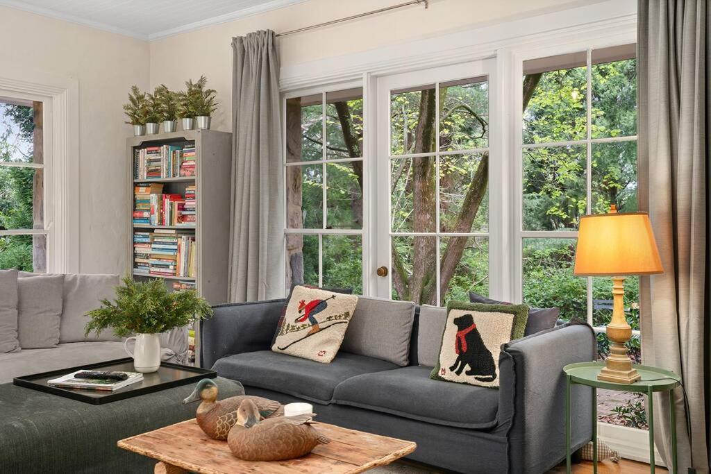 The Croft - Enchanting Bowral stone cottage