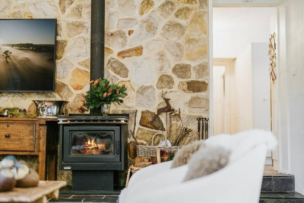 The Croft - Enchanting Bowral stone cottage