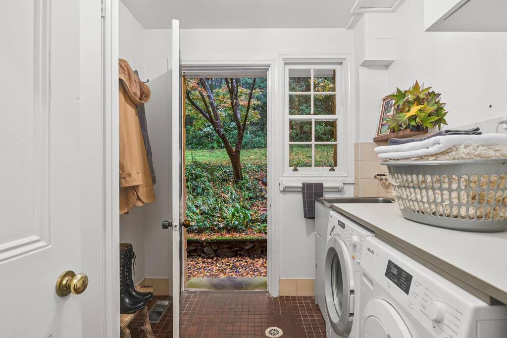 The Croft - Enchanting Bowral stone cottage