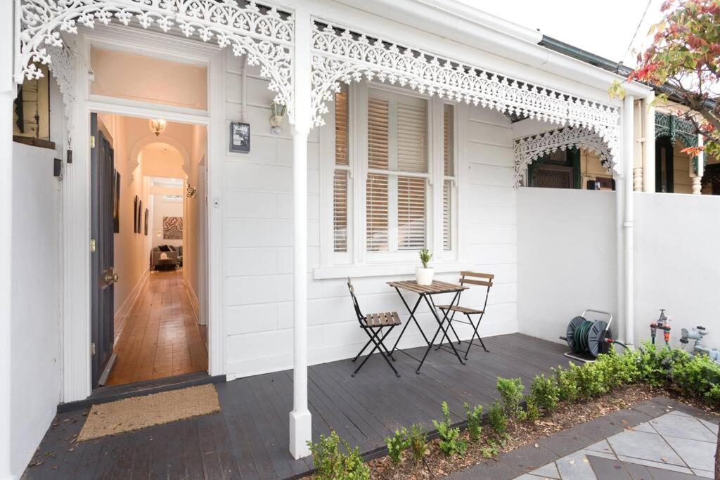 Albert Park Victorian House with Style and Art Gallery