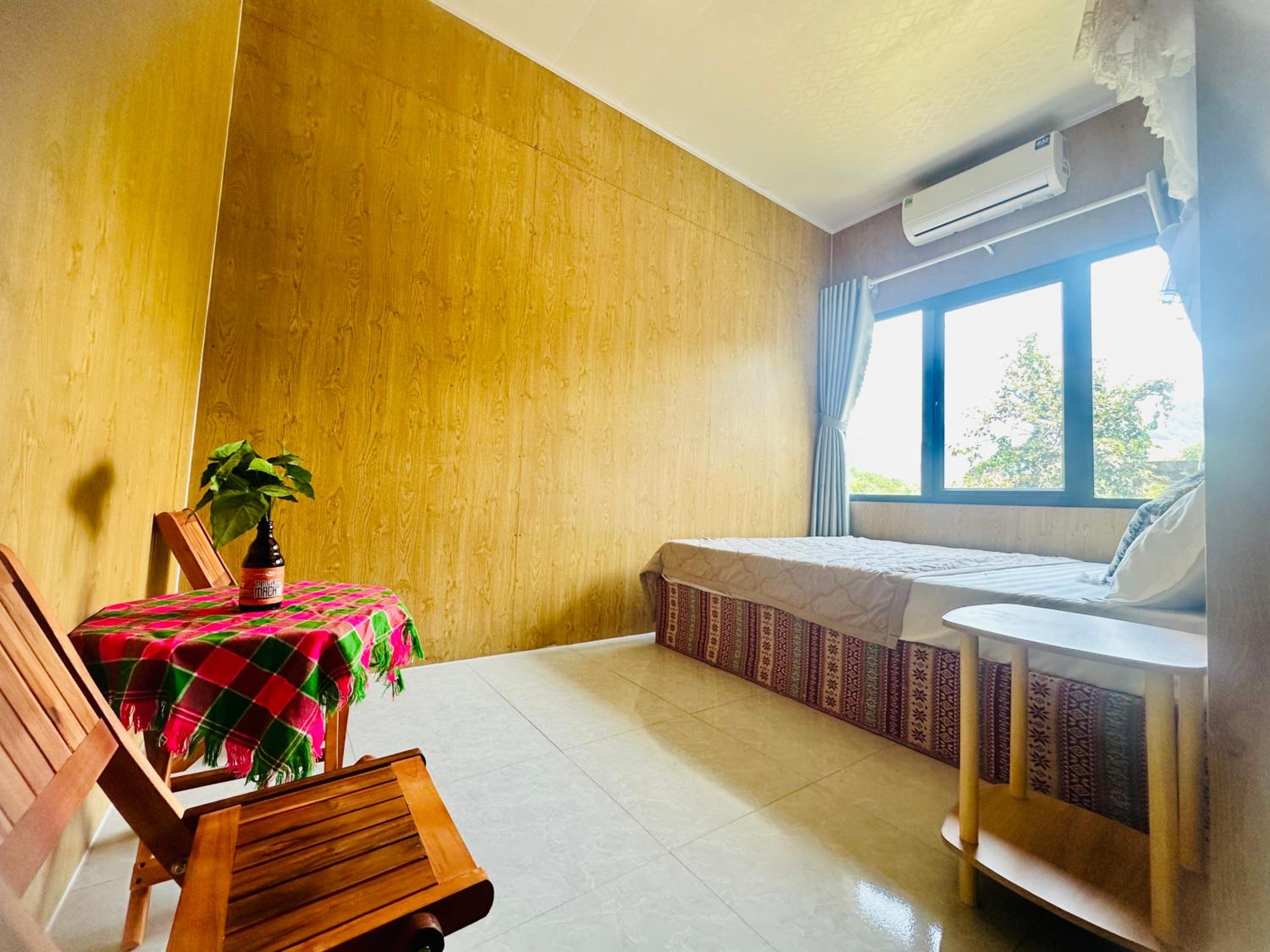 Du Gia Field View Homestay