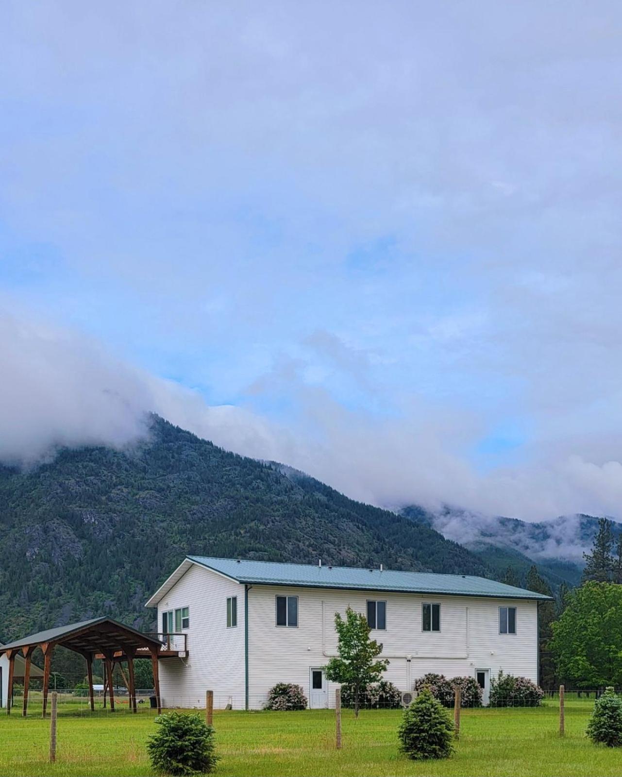 GNP Columbia Mountain Chalet - Heavens Peak view 2
