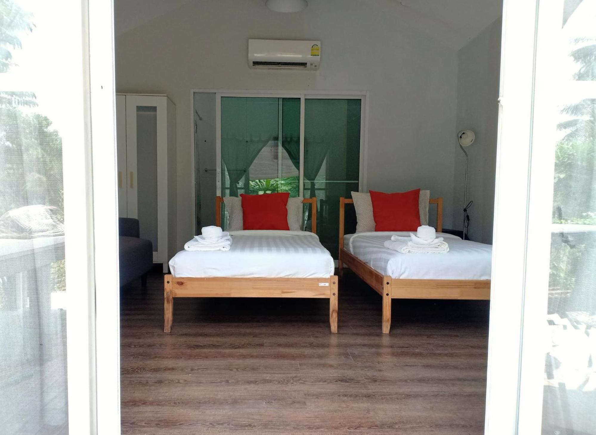 Naivacha Tent Koh Mak