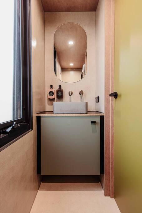 Tiny family getaway - breathe in the country air