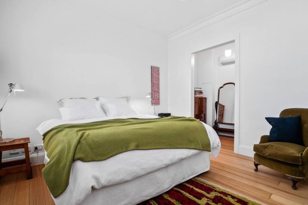 Massive Mitford Large Luxurious 1st Class 4 Bdrm