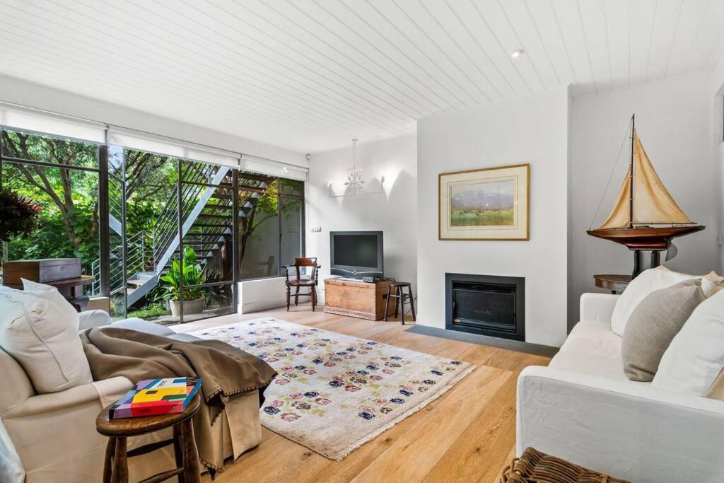 Massive Mitford Large Luxurious 1st Class 4 Bdrm