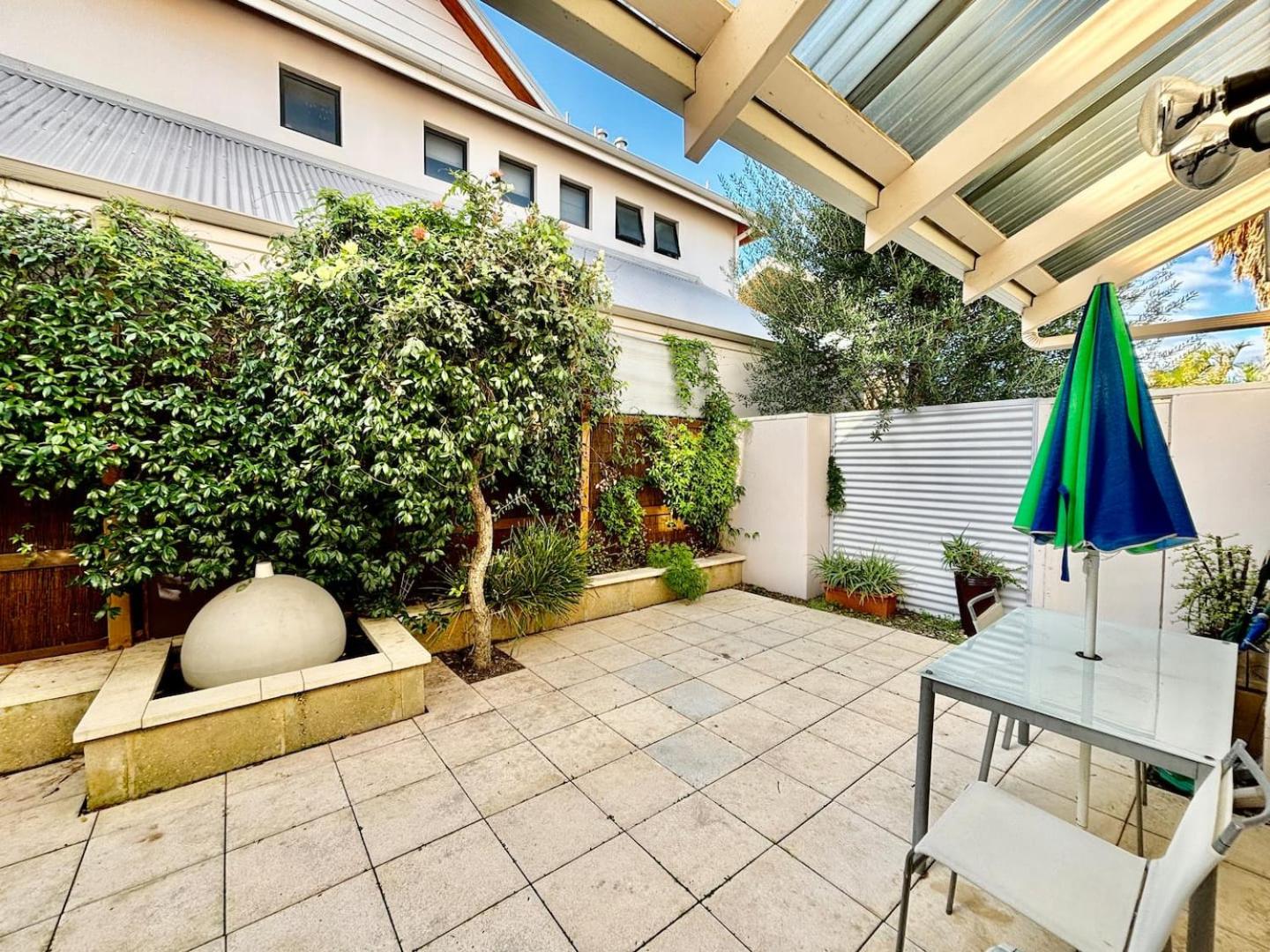 Urban Oasis Townhouse East Perth
