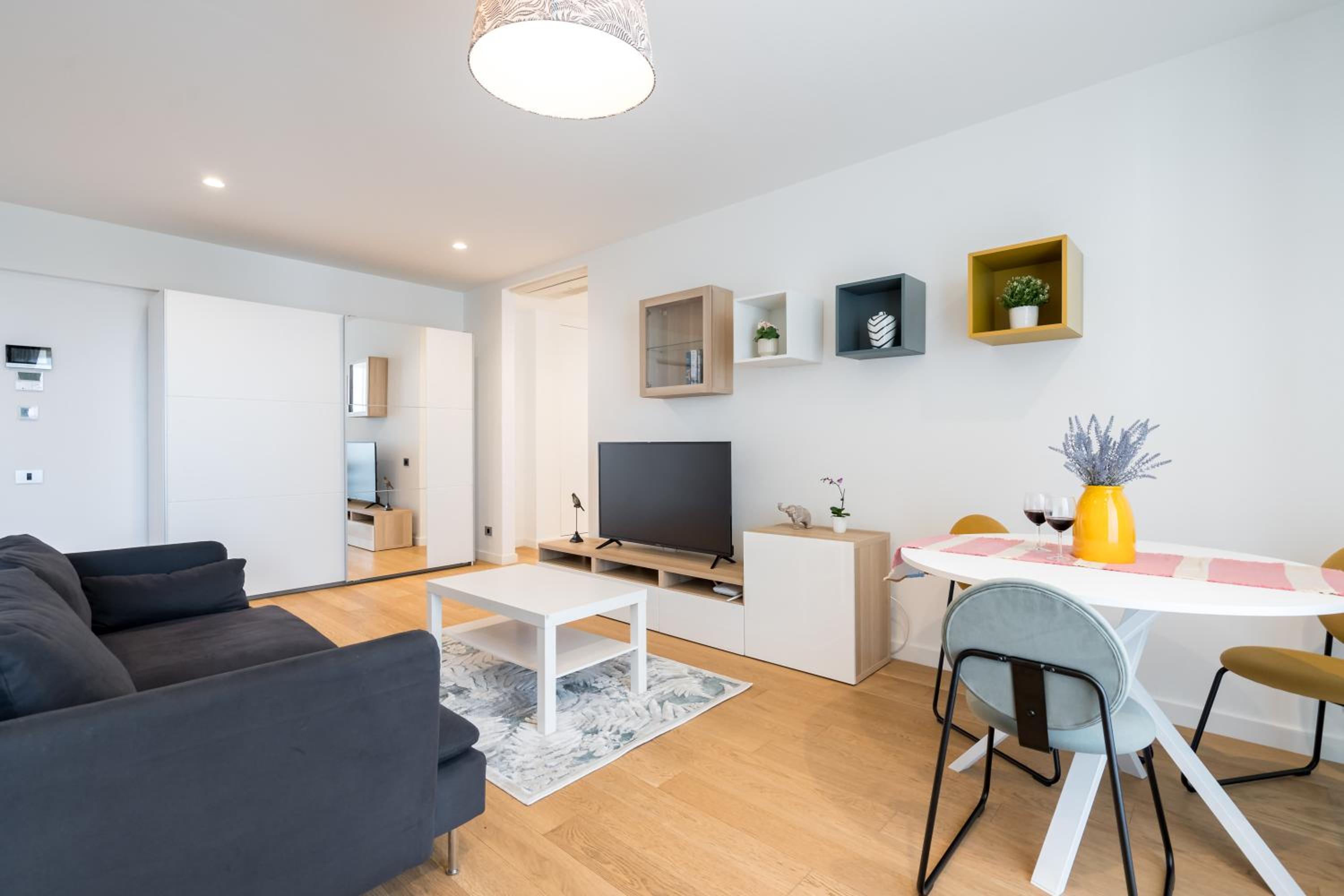 Luxury Apartment near Promenada, 1BR view 2