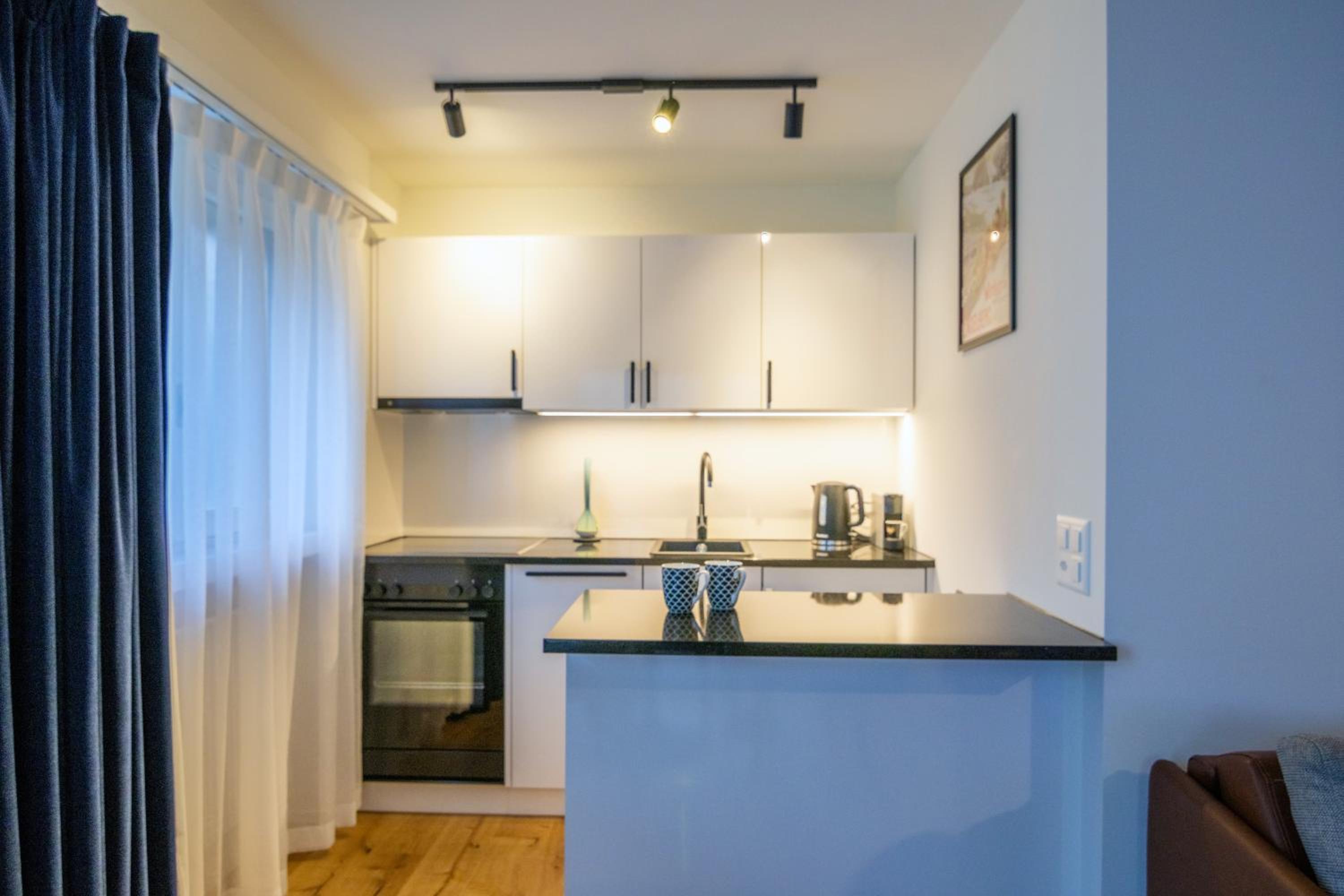 Wunderstay Alpine 203 Chic Studio with Balcony, Mountain and Lake view