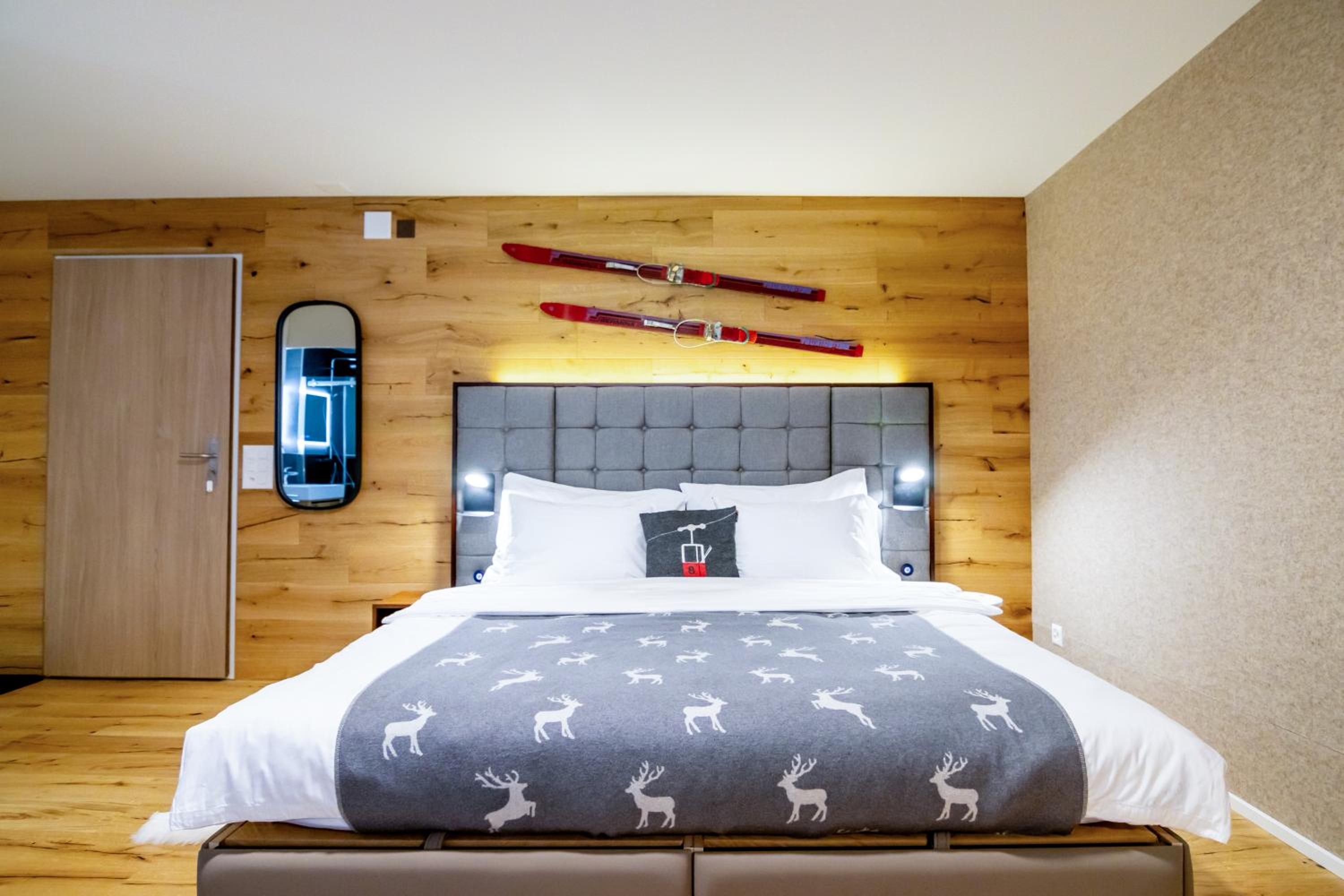 Wunderstay Alpine 203 Chic Studio with Balcony, Mountain and Lake view