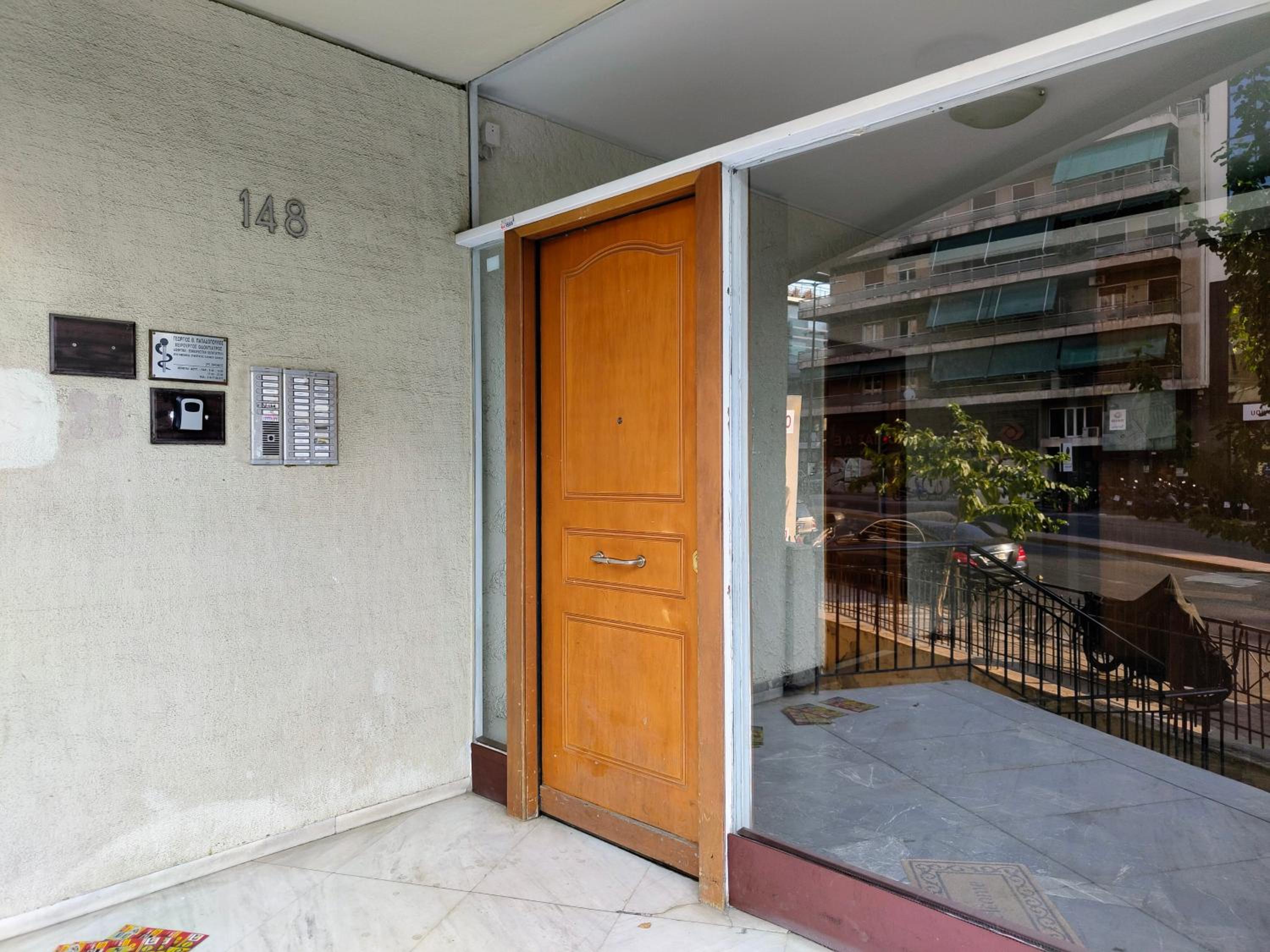 Art Interior Apartment in Athens next to Metro Stations & All Hospitals