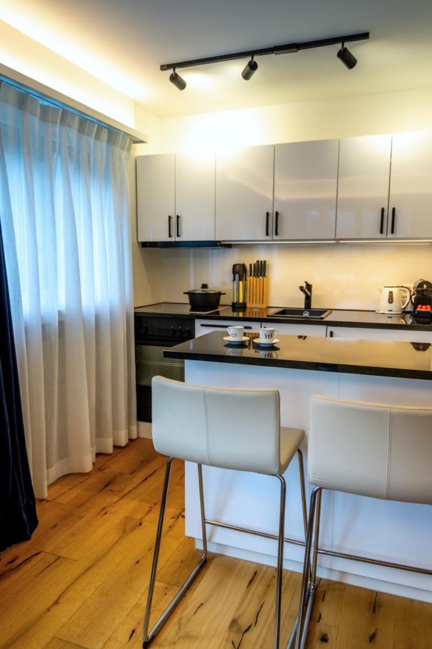 Wunderstay Alpine 203 Chic Studio with Balcony, Mountain and Lake view