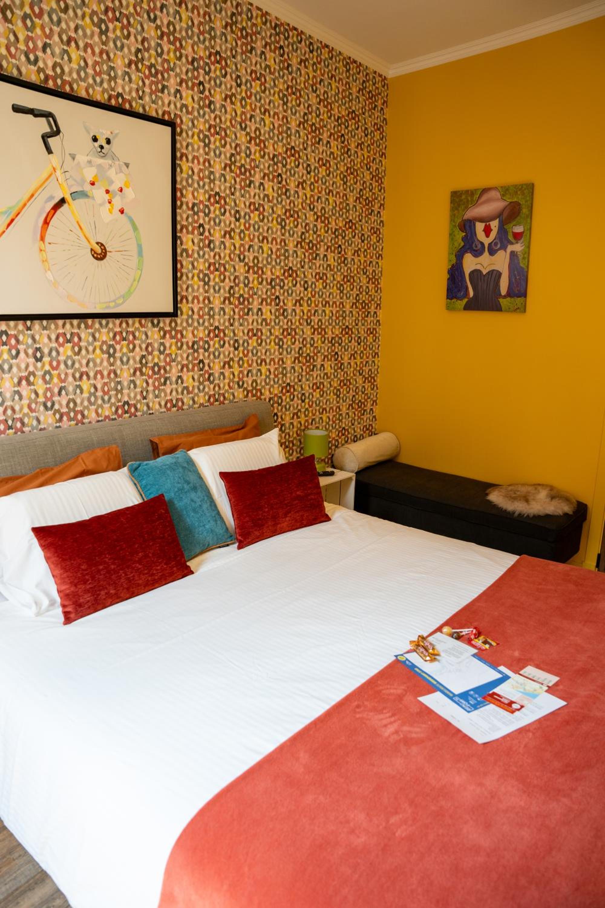 The Newport Lodge included 3h PRIVATE indoor welnes & use e-bikes